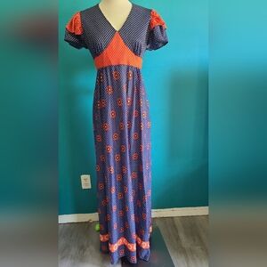 Size med / Vintage 1970s maxi dress polka dot daisy print flutter sleeve empire